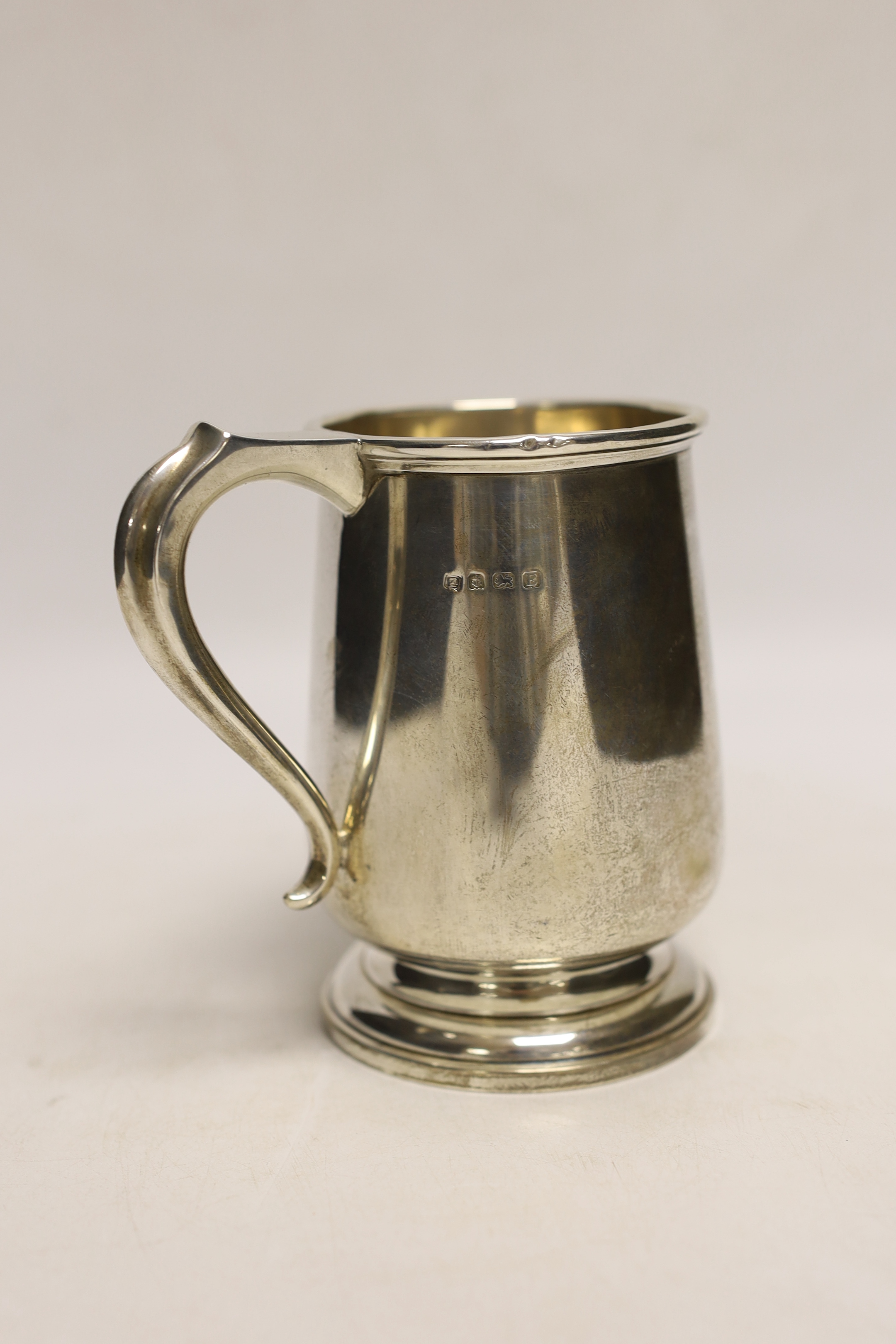 A George V silver mug, with engraved armorial, A & J Zimmerman, Birmingham, 1930, 13cm, 9oz.